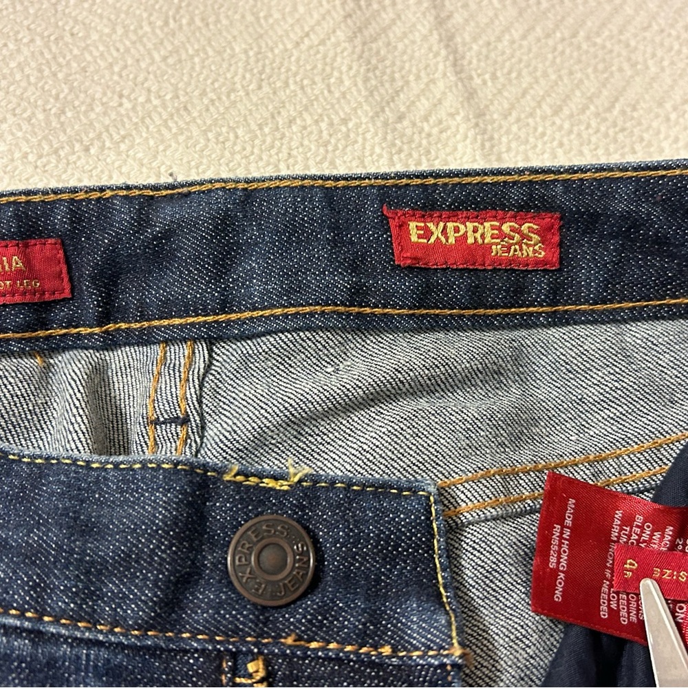EXPRESS - Picture 3 of 3